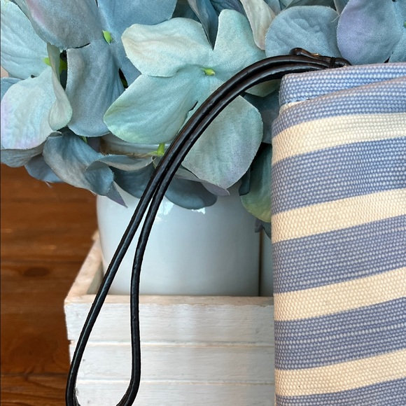 Kate Spade On Purpose Sailing Stripe Bow Wristlet. - Picture 3 of 8